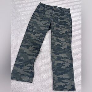 Women’s Universal Thread Camo Cargo Pants